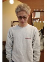 エディ(Edy)&nbsp;スパイキーショート刈り上げ抜きっぱなしブロンド眉毛カット