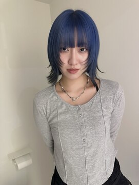 イェッカ(YECCA) ブルーカラーと顔周りレイヤーカット(ブリーチ1回)