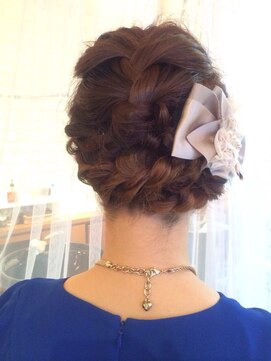 ドロップス ヘアー(Drops hair) ツイストパーティーヘアアレンジ (Chae)