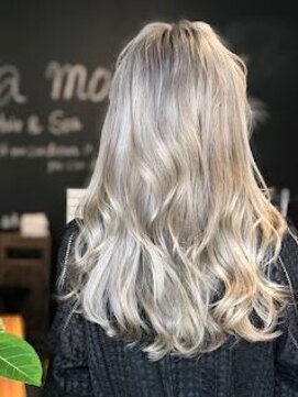 アラ モーダ(Alla moda) ホワイトベージュ