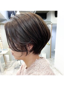 ペアル(PEAAL) 外国人風　グレー ラベンダーグレー  ショート　ショートボブ