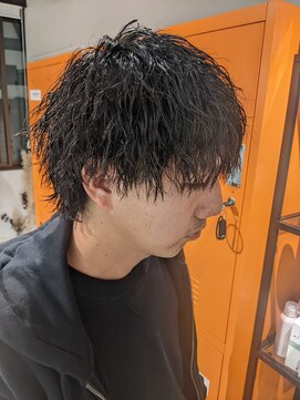 コワファーストナガサキシャンプーボーイ(COIFF1RST NAGASAKI SHAMPOO BOY) ツイストスパイラルパーマ×ウルフマッシュ