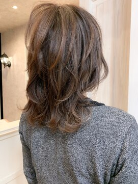 キャアリー(Caary) 福山市 イルミナカラー人気外ハネくびれウルフ人気キャアリー