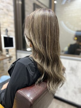 アトリエナガノ(atelier nagano) ニュアンスカラー/センターパート/ツヤ髪スタイル/ブルージュ