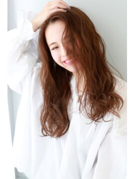 アイビー(Ivy) くびレイヤーエモージュふんわりカール艶髪アッシュ