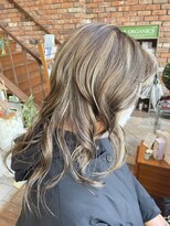 ビハツヤ(BIHATSU-YA)&nbsp;ハイライトベージュ系カラー