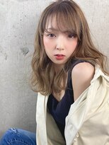 ルノン(LUNON)&nbsp;明るめのグレージュで透明感ミディアムスタイル