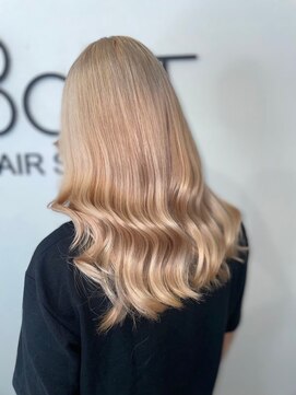 テイス 新宿(TACE) ミルクティーベージュ[ネビージュ/黒髪/小顔/新宿]