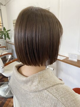 ヘアーアンドメイクアップモパ 切りっぱなしボブ