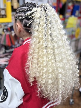 アドネス(ADNESS) ボリュームが可愛いカーリーヘア