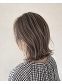 外ハネ　ミディアム　白髪ボカシ　ナチュラルハイライト