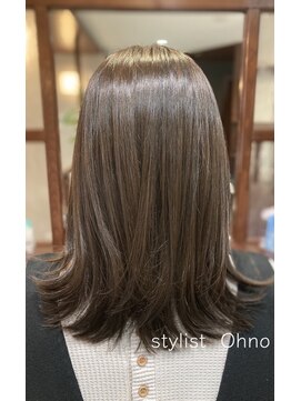 サロンデピレ 艶感と軽やかさを兼ね揃えたセミロング #外ハネ#ナチュラル