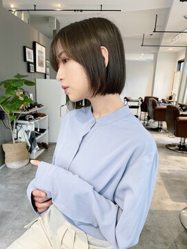 イル 大阪淀屋橋(i'll) 20代 30代 40代 ミディアムアッシュブラック大人可愛いミニボブ