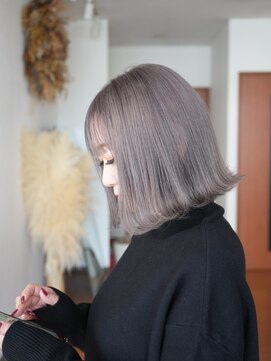 スタジオフィット(STUDIO FITTO) 外ハネした、グレージュカラーS
