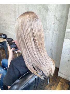 ガルボ ヘアー(garbo hair) ホワイトカラーハイトーン艶髪