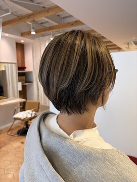 アズールサン 草加西口店(azule-sun) ハイライトカラー,シルバーベージュ,ショート【草加】
