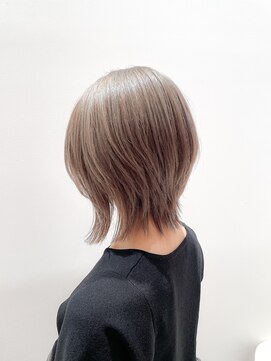 ヘアリラクゼーション クインズベリー(Hair Relaxation Queen's Berry) デザインカラーハイレイヤー個性派ショート9.30