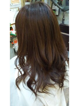 レヴィーマム(Revie mum) レイヤーカットで巻き髪キレイ