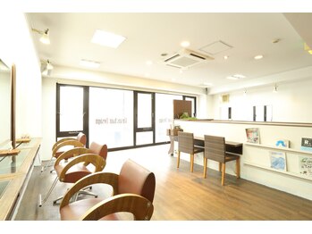 Ursus hair Design by HEADLIGHT　自由が丘店【アーサス ヘアー デザイン】