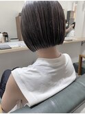 ミニボブ_ブラントカット_切りっぱなしボブ_グレイアッシュ