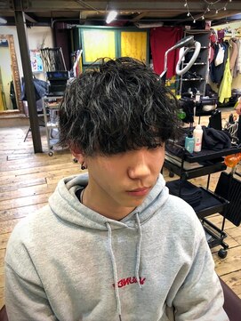 コワファーストナガサキシャンプーボーイ(COIFF1RST NAGASAKI SHAMPOO BOY) ソフトツイストスパイラルパーマ×王道Vマッシュ