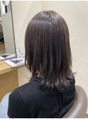 外ハネミディアム×グレージュ