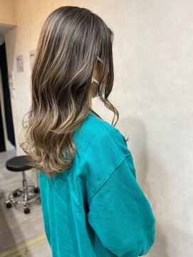 トワイスアップ(TWICE UP) カーキベージュ/イルミナカラー/レイヤーロング/斜めバング