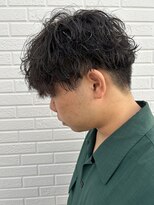 ヒュイル バイ ニアウ(Hwyl by Niau) メンズマッシュパーマ波巻スパイラルパーマニュアンスパーマ