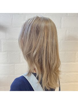 イーチ ヘアーアンドトータルビューティ(each hair&total beauty) ふんわり感/ハイトーンベージュカラー