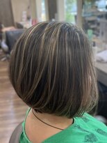 フルール(fleur)&nbsp;白髪ぼかし＊ブリーチハイライトカラー＊大人の丸みショートボブ