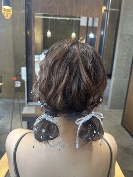 ピンズ(Pins) ツインお団子スタイル