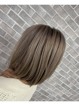 エメ(aimer) シルバー/ブリーチカラー/弘前市