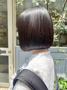 ヒビヲ(HIBIO) 横浜オリーブベージュブリーチなしダブルカラー外ハネボブ30代