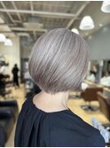 白髪ぼかしカラー×ショートボブ