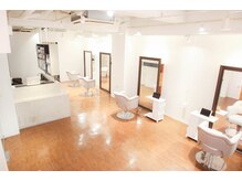 エルサザビューティー 神戸三宮(Elsa the beauty)の雰囲気（ナチュラルモダンな店内［レイヤー/酸性縮毛矯正/三宮髪質改善］）