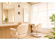 美容室 ハートヘアー(HEART hair)の雰囲気（日の光が差し込むあたたかみのある店内。落ち着いた雰囲気◎　　）