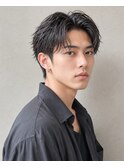 黒髪ミディアムセンターパート韓国パーマ