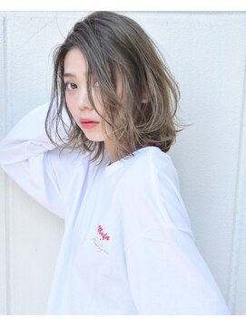 キアラ(Kchiara) オトナ可愛いミディ/デジタルパーマ