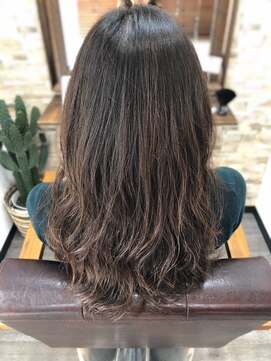 アトリエナガノ(atelier nagano) ニュアンスカラー/センターパート/ツヤ髪スタイル/ブルージュ