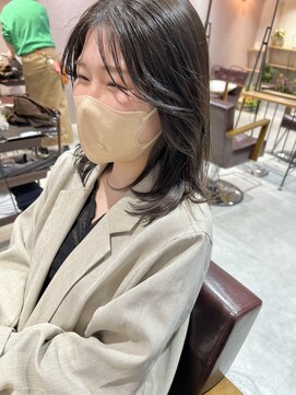 ラミエ バイ メルト 吉祥寺(lamie by melt) *滝田*顔まわり小顔くびれレイヤー シアーグレージュ ミディアム