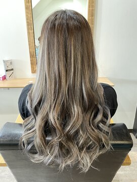 ラビス クローバー(Lovis clover) ホワイトグレージュ　大人かわいいヘア