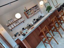 トーン(tone)の雰囲気（カウンターでカフェスタイル）