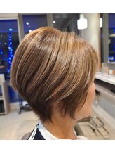 ホワイト テラス(White Terrace) 明るい白髪染め。白髪ぼかしハイトーンカラー