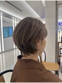縦長ショートレイヤー　ハイトーンカラー　ハイライトカラー