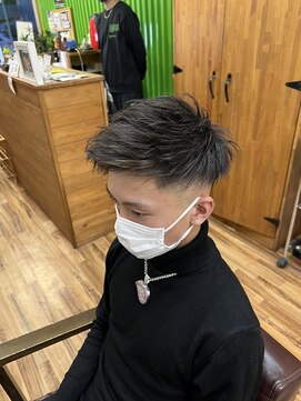 アップバングスキンフェードカット