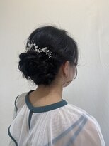 ジュリア(Giulia)&nbsp;結婚式やお呼ばれに♪編み込みシニオンで上品可愛く◎