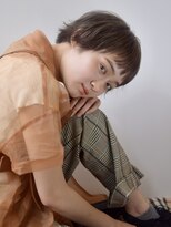 サークル(CIRCLE)&nbsp;マッシュショートカーキグレージュ大人かわいいフェザーバング