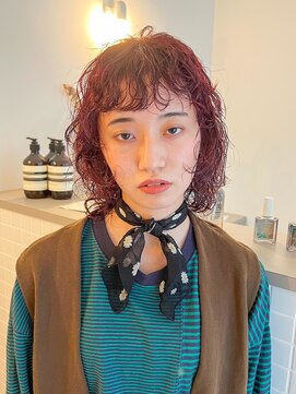 トゥコ(tuco) スパイラルパーマ　ミディアムウルフ　チェリーブラウン