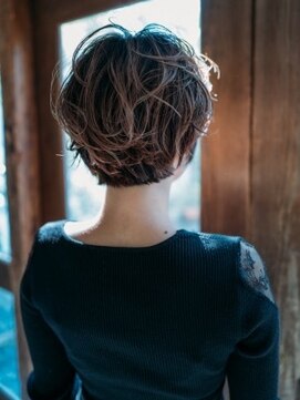 チェス(CHESS) アップバングショートボブ