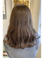 フロール(florun)&nbsp;鎖骨下ラインのレイヤースタイル×アッシュベージュ